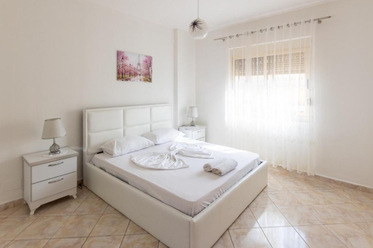 Spacious 2 Bedroom Apartment In Durres Beach Exterior photo